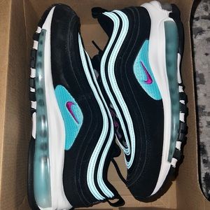 Nike air max women’s shoes